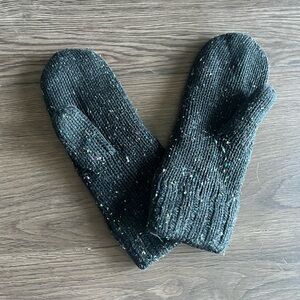 Aritzia- Talula Brand Mittens